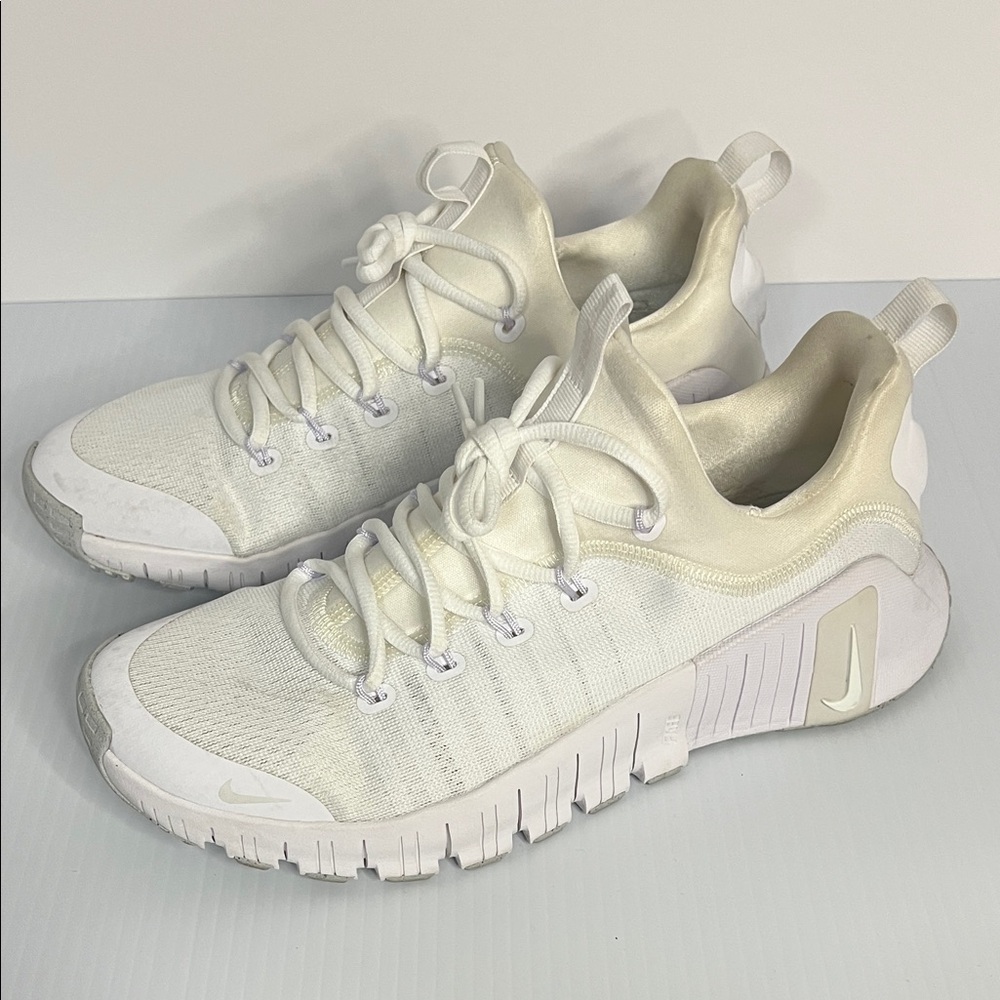 Nike Women's Cream Sneakers Size 11